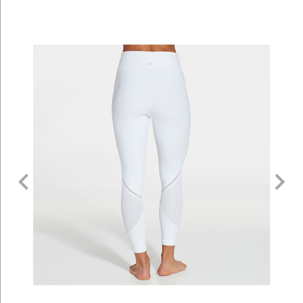 Cal is by Carrie Underwood 3/4 tights - Picture 4 of 6